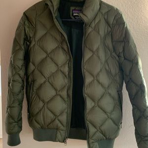 Patagonia Prow Bomber Jacket in Army Green Size XS